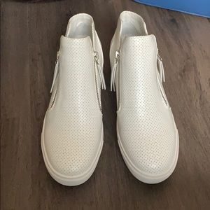 Steve Madden Caliber White Sneacker/Shoe